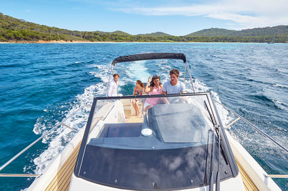 Quicksilver Activ 805 Sundeck